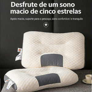 Dois travesseiros DuoComfort empilhados sobre a cama