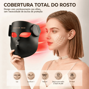 Mulher de perfil com a máscara facial de LED LuminaCell ligada, ilustrando a cobertura total do rosto
