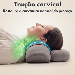 Mulher deitada de perfil no NeckCalm™, com ilustração da função tração na região cervical